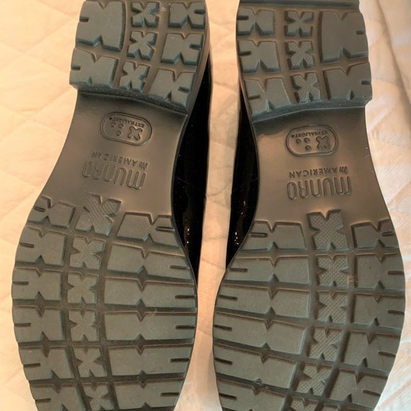 MUNRO BLACK PATENT LEATHER LOAFERS - Picture 2 of 6